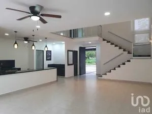 NEX-281823 - Casa en Renta, con 4 recamaras, con 4 baños, con 303.11 m2 de construcción en Parque Central, CP 97305, Yucatán.