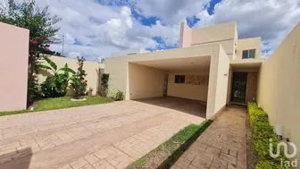 NEX-200055 - Casa en Venta, con 4 recamaras, con 4 baños, con 242.31 m2 de construcción en Cholul, CP 97305, Yucatán.