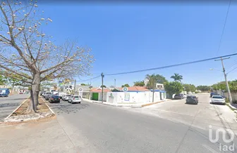 NEX-208393 - Casa en Renta, con 4 recamaras, con 3 baños, con 500 m2 de construcción.