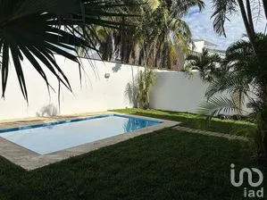 NEX-284499 - Casa en Renta, con 3 recamaras, con 3 baños, con 260.96 m2 de construcción.