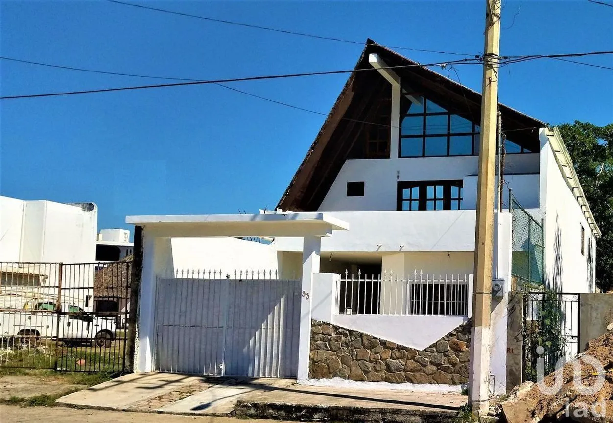 Casa en Renta en Morelos, Manzanillo, Colima | NEX-72977 | iad México | Foto 1 de 26