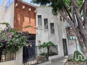 NEX-72583 - Casa en Venta, con 3 recamaras, con 2 baños, con 289 m2 de construcción.