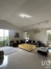 NEX-267878 - Casa en Venta, con 3 recamaras, con 6 baños, con 452 m2 de construcción en Vista Hermosa, CP 64620, Nuevo León.