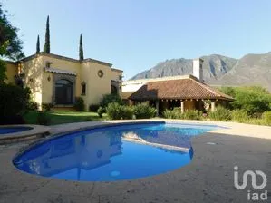 NEX-270247 - Casa en Venta, con 3 recamaras, con 3 baños, con 1024 m2 de construcción en Lomas de Valle Alto, CP 64989, Nuevo León.