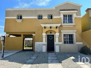 NEX-227087 - Casa en Renta, con 3 recamaras, con 2 baños, con 109.9 m2 de construcción en Santa Fe, CP 22117, Baja California.