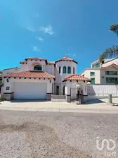 NEX-276939 - Casa en Renta, con 5 recamaras, con 6 baños, con 300 m2 de construcción en Real del Mar, CP 22565, Baja California.