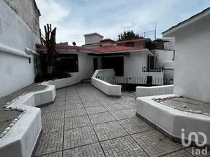 NEX-290292 - Casa en Renta, con 5 recamaras, con 5 baños, con 620 m2 de construcción.