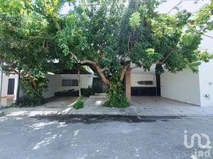 NEX-277732 - Casa en Venta, con 3 recamaras, con 4 baños, con 338 m2 de construcción en Privada San Antonio Cucul, CP 97116, Yucatán.