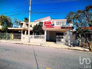 NEX-277736 - Casa en Venta, con 4 recamaras, con 2 baños, con 206.65 m2 de construcción en Residencial Del Arco, CP 97138, Yucatán.