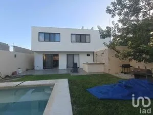 NEX-293059 - Casa en Venta, con 4 recamaras, con 3 baños, con 354 m2 de construcción en Cholul, CP 97305, Yucatán.