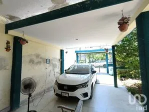 NEX-297611 - Casa en Venta, con 5 recamaras, con 3 baños, con 490.76 m2 de construcción.