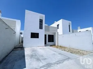 NEX-297626 - Casa en Renta, con 3 recamaras, con 2 baños, con 119 m2 de construcción.