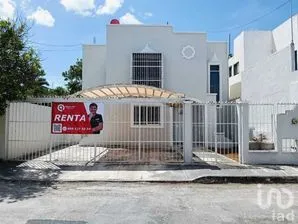 NEX-299838 - Casa en Renta, con 3 recamaras, con 3 baños, con 145 m2 de construcción.