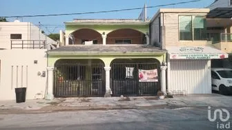 NEX-273230 - Casa en Venta, con 4 recamaras, con 3 baños, con 215 m2 de construcción.