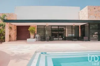 NEX-80099 - Casa en Venta, con 3 recamaras, con 3 baños, con 769 m2 de construcción.