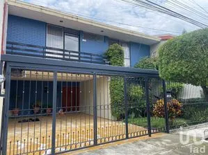 NEX-229053 - Casa en Renta, con 5 recamaras, con 3 baños, con 360 m2 de construcción en Jardines de San Ignacio, CP 45040, Jalisco.