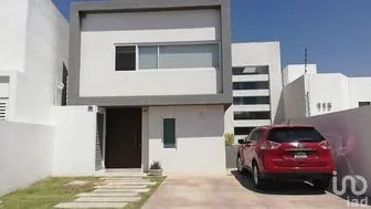 NEX-296262 - Casa en Renta, con 3 recamaras, con 3 baños, con 272 m2 de construcción.
