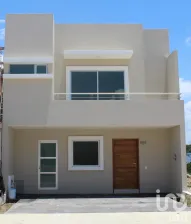NEX-83495 - Casa en Venta, con 3 recamaras, con 2 baños, con 162 m2 de construcción en Valle Imperial, CP 45134, Jalisco.
