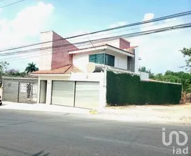 NEX-201958 - Casa en Venta, con 4 recamaras, con 4 baños, con 400 m2 de construcción en Campestre Arenal, CP 29057, Chiapas.