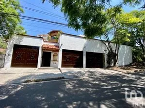 NEX-199979 - Casa en Venta, con 3 recamaras, con 4 baños, con 439 m2 de construcción.