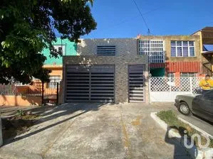 NEX-200517 - Casa en Venta, con 3 recamaras, con 2 baños, con 159 m2 de construcción en San Vicente, CP 44330, Jalisco.