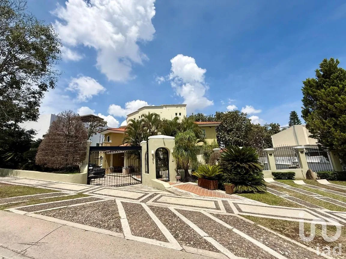 Casa en Venta en El Palomar, Tlajomulco de Zúñiga, Jalisco | NEX-276492 | iad México | Foto 1 de 50