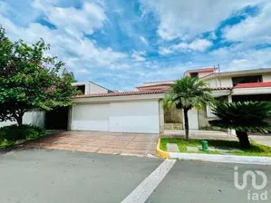 NEX-284448 - Casa en Venta, con 4 recamaras, con 4 baños, con 843 m2 de construcción en Colinas de San Javier, CP 44660, Jalisco.
