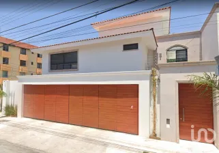 NEX-82230 - Casa en Venta, con 4 recamaras, con 3 baños, con 400 m2 de construcción en Bosques de La Victoria, CP 44540, Jalisco.