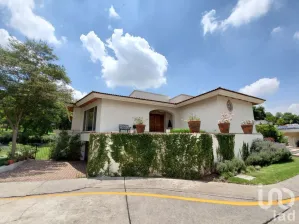 NEX-87779 - Casa en Venta, con 4 recamaras, con 5 baños, con 975 m2 de construcción en Club de Golf Santa Anita, CP 45645, Jalisco.