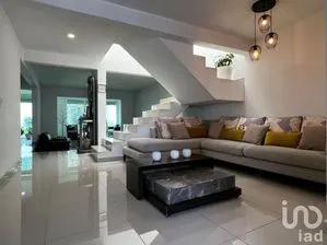 NEX-226241 - Casa en Venta, con 3 recamaras, con 2 baños, con 311.53 m2 de construcción.
