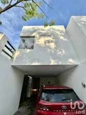 NEX-229772 - Casa en Renta, con 4 recamaras, con 4 baños, con 301.95 m2 de construcción.