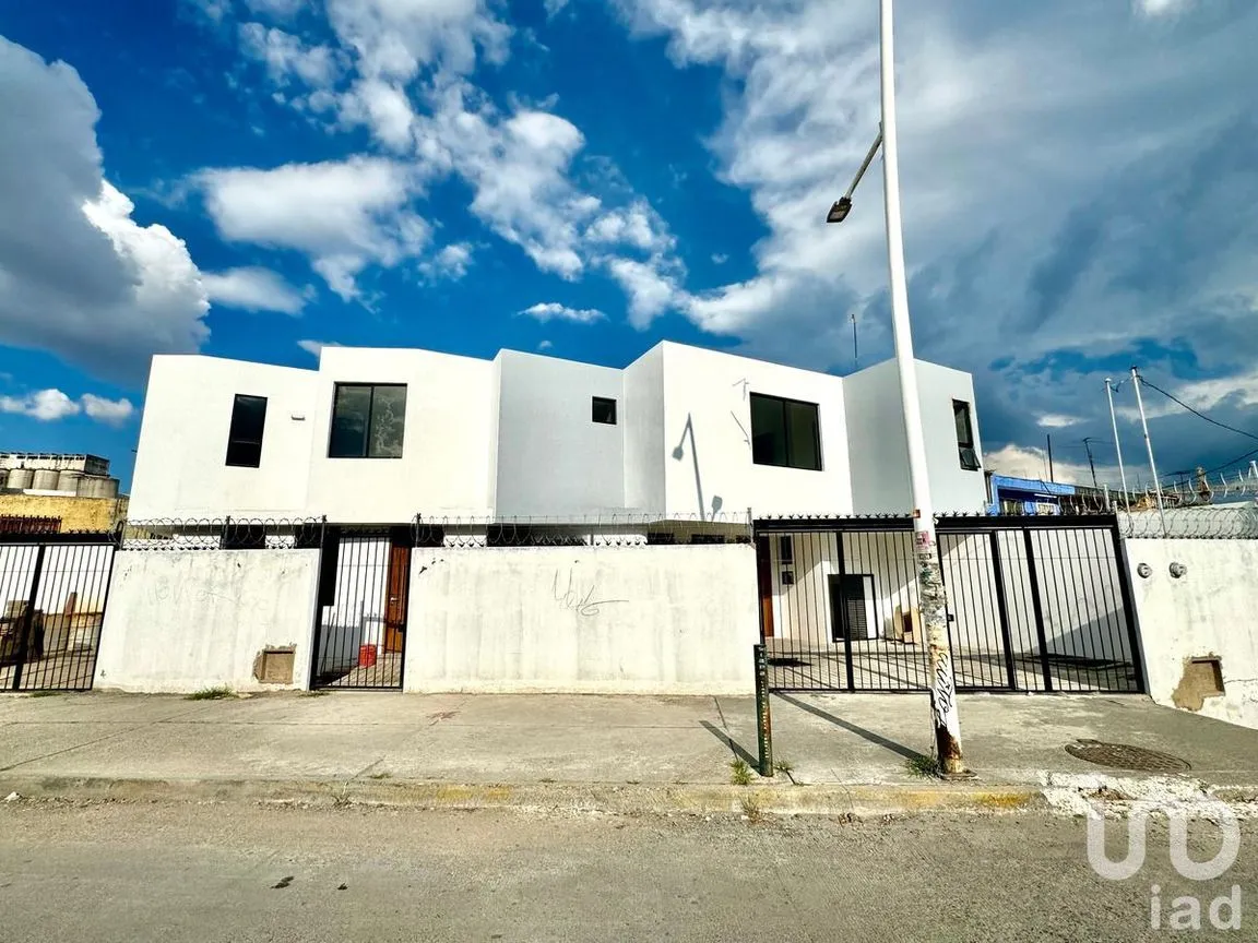 Casa en Venta en Miravalle, Guadalajara, Jalisco | NEX-230633 | iad México | Foto 1 de 35