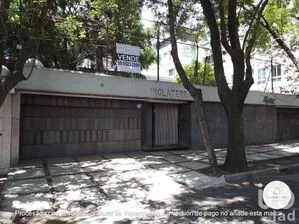 NEX-211840 - Casa en Venta, con 5 recamaras, con 4 baños, con 800 m2 de construcción.