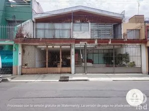 NEX-224929 - Casa en Venta, con 4 recamaras, con 3 baños, con 388 m2 de construcción.
