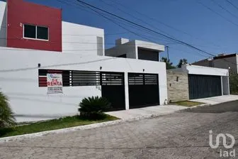NEX-285201 - Casa en Venta, con 4 recamaras, con 4 baños, con 380 m2 de construcción.