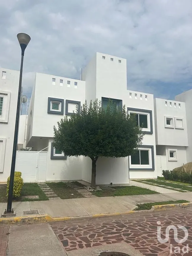 Casa en Venta en Residencial Bosques, Irapuato, Guanajuato | NEX-294553 | iad México | Foto 2 de 24