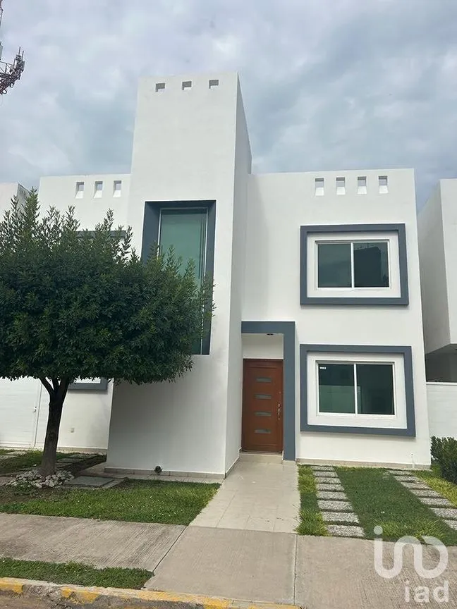 Casa en Venta en Residencial Bosques, Irapuato, Guanajuato | NEX-294553 | iad México | Foto 1 de 24