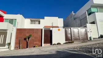 NEX-199866 - Casa en Venta, con 3 recamaras, con 4 baños, con 270 m2 de construcción en Lomas del Tecnológico, CP 78215, San Luis Potosí.