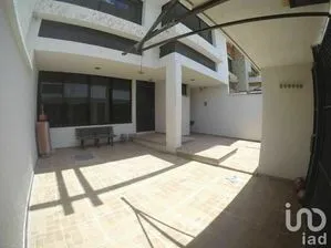 NEX-201507 - Casa en Venta, con 4 recamaras, con 2 baños, con 226 m2 de construcción en Las Plazas, CP 36620, Guanajuato.