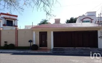 NEX-80382 - Casa en Venta, con 3 recamaras, con 3 baños, con 416 m2 de construcción en Villas de Irapuato, CP 36670, Guanajuato.