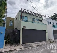 NEX-290648 - Casa en Venta, con 3 recamaras, con 2 baños, con 176.65 m2 de construcción en Leandro Valle, CP 97143, Yucatán.