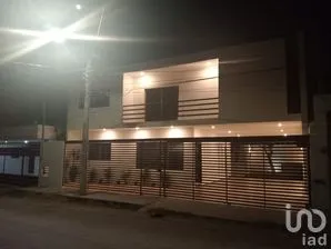 NEX-299159 - Casa en Venta, con 4 recamaras, con 5 baños, con 292.9 m2 de construcción.