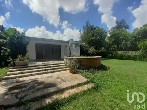 NEX-80107 - Casa en Renta, con 3 recamaras, con 6 baños, con 798 m2 de construcción en Colonial Buenavista, CP 97215, Yucatán.
