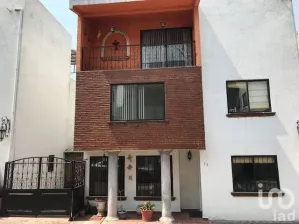 NEX-79752 - Casa en Renta, con 3 recamaras, con 2 baños, con 194 m2 de construcción en Lomas del Bosque, CP 54765, México.