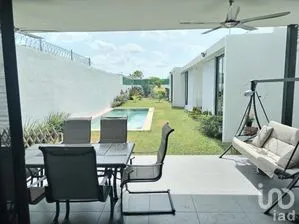 NEX-272754 - Casa en Renta, con 2 recamaras, con 4 baños, con 320 m2 de construcción.