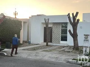 NEX-280527 - Casa en Renta, con 2 recamaras, con 1 baño, con 86 m2 de construcción.