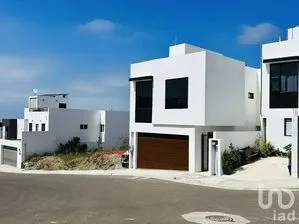 NEX-277502 - Casa en Venta, con 3 recamaras, con 2 baños en Residencial San Marino, CP 22567, Baja California.