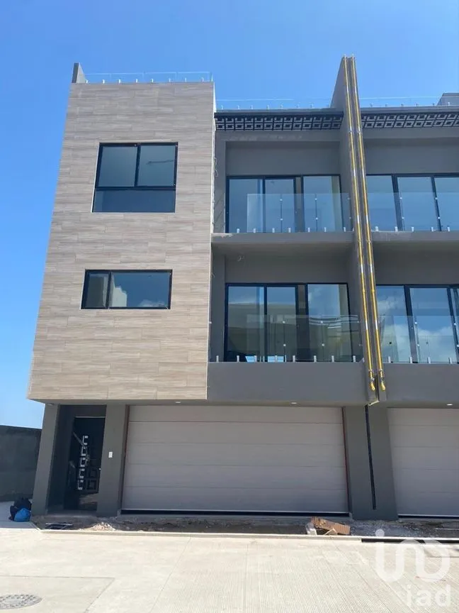 Casa en Venta en Villa Colonial, Tijuana, Baja California | NEX-278803 | iad México | Foto 1 de 31