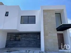 NEX-200952 - Casa en Venta, con 3 recamaras, con 3 baños, con 231 m2 de construcción en Lomas de Juriquilla, CP 76226, Querétaro.