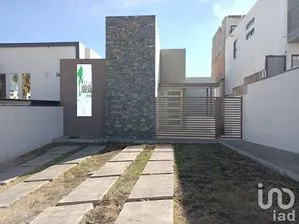NEX-202388 - Casa en Venta, con 3 recamaras, con 3 baños, con 217 m2 de construcción.